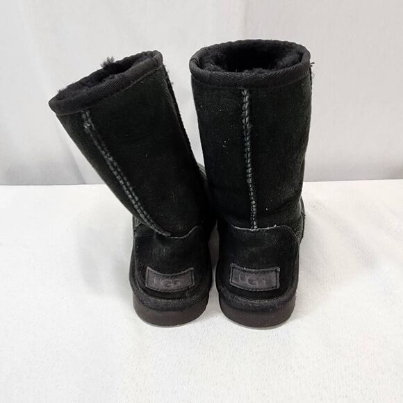 UGG Australia Classic Short II Black Suede Sheepskin Boots Women's 6 S/N 1016223 - Picture 3 of 8